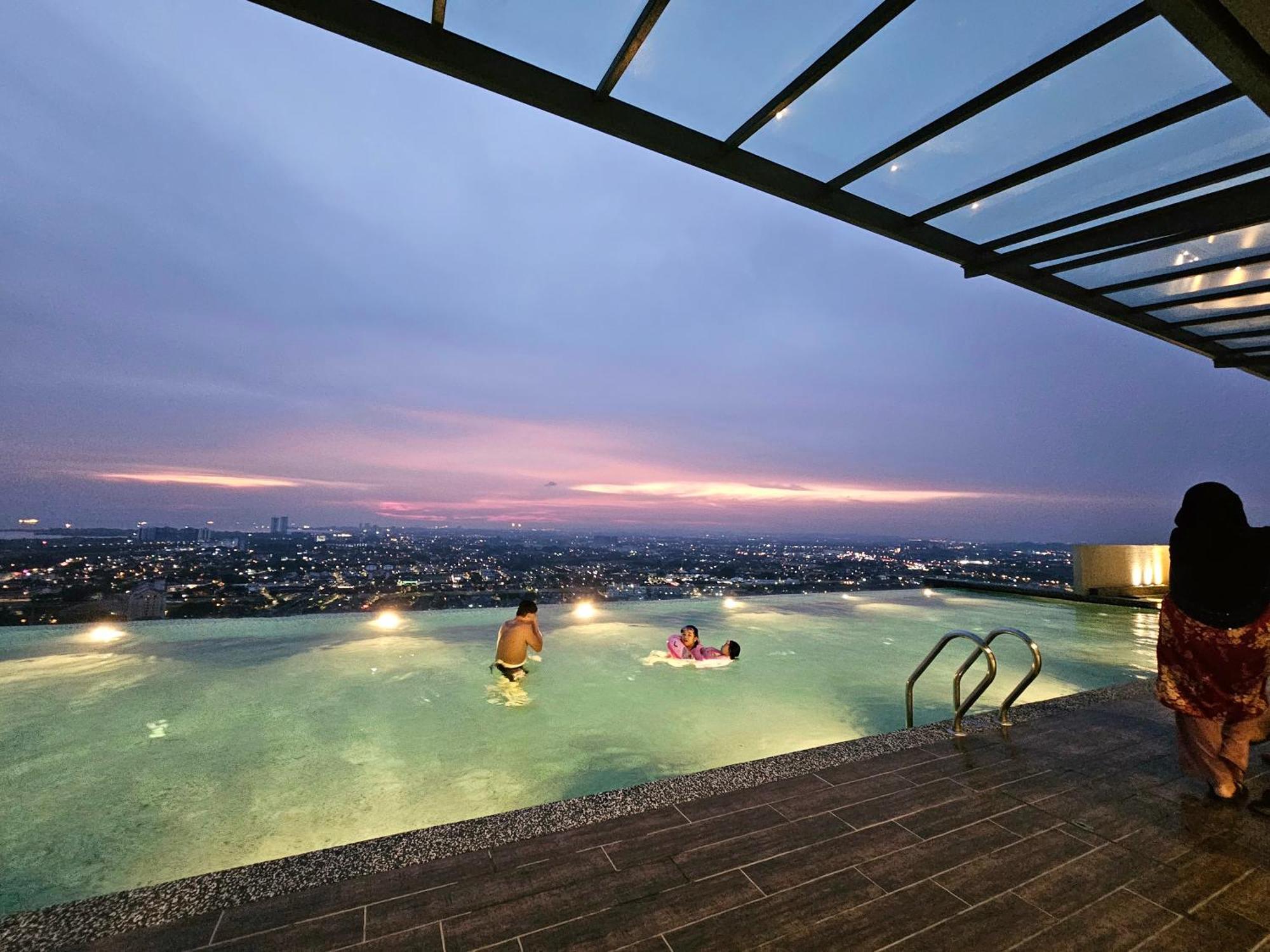 Quartz Paragon Suites Melaka By Ggm Exteriör bild