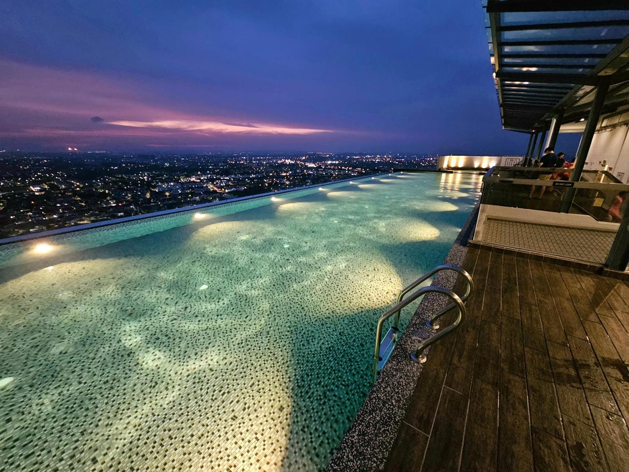 Quartz Paragon Suites Melaka By Ggm Exteriör bild